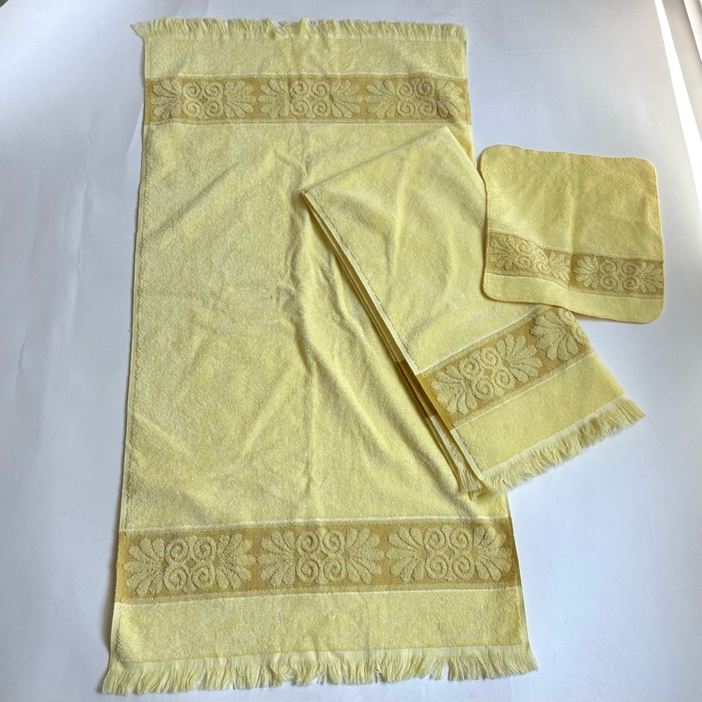 Cannon Vintage Monticello Sculpted Towel and Washcloth in Yellow